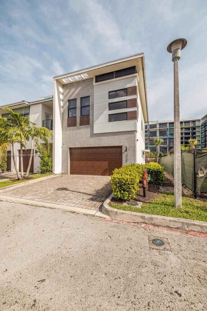 Property Photo:  4369 NW 9th St  FL 33317 