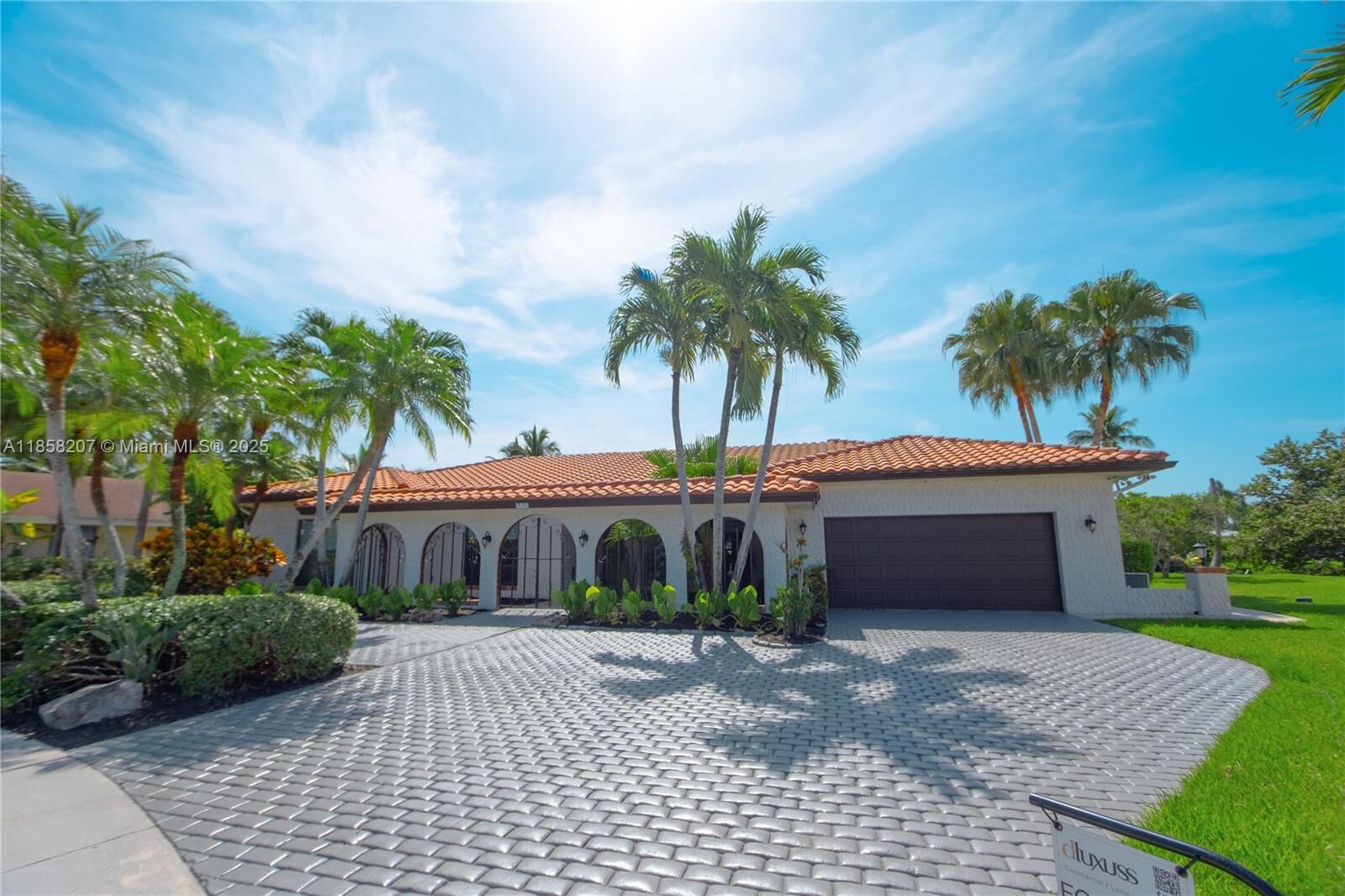 Property Photo: 510 Birchwood Way FL 33326