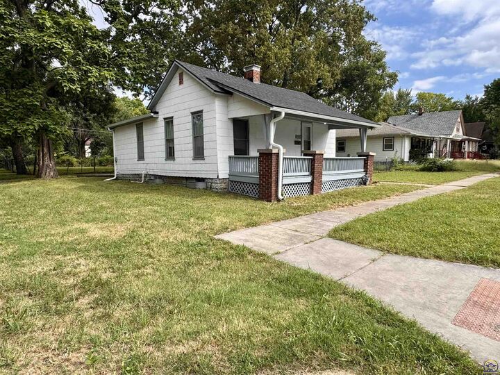 Property Photo: 200 SW Orchard St KS 66606