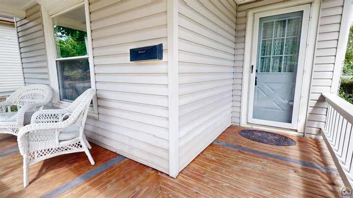 Property Photo: 1516 SW 16th St KS 66604