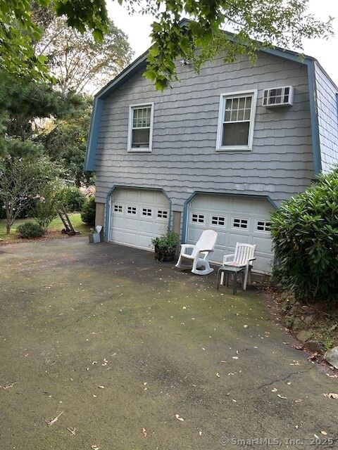 Property Photo:  15 Pickett Street  CT 06460 