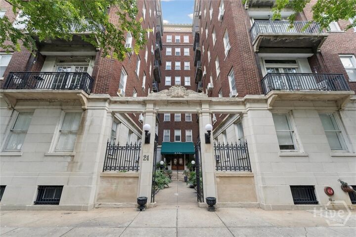 Property Photo:  24 E Liberty Street 73/83  GA 31401 