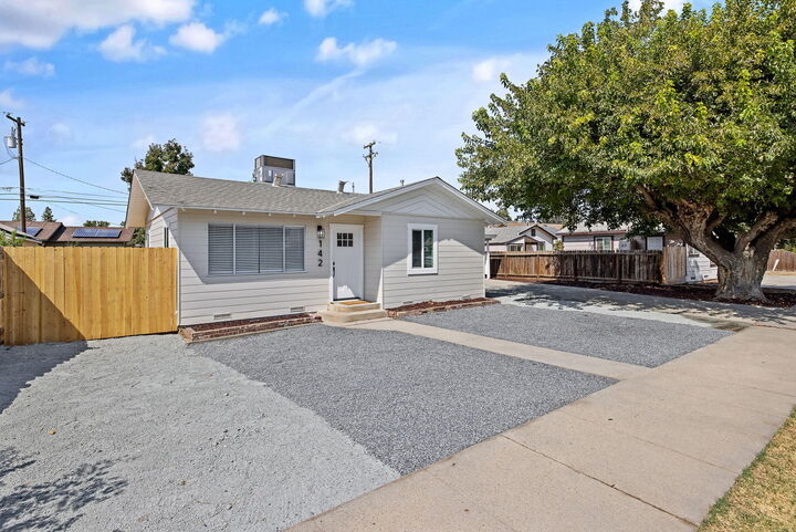 142 G Street  Lemoore CA 93245 photo