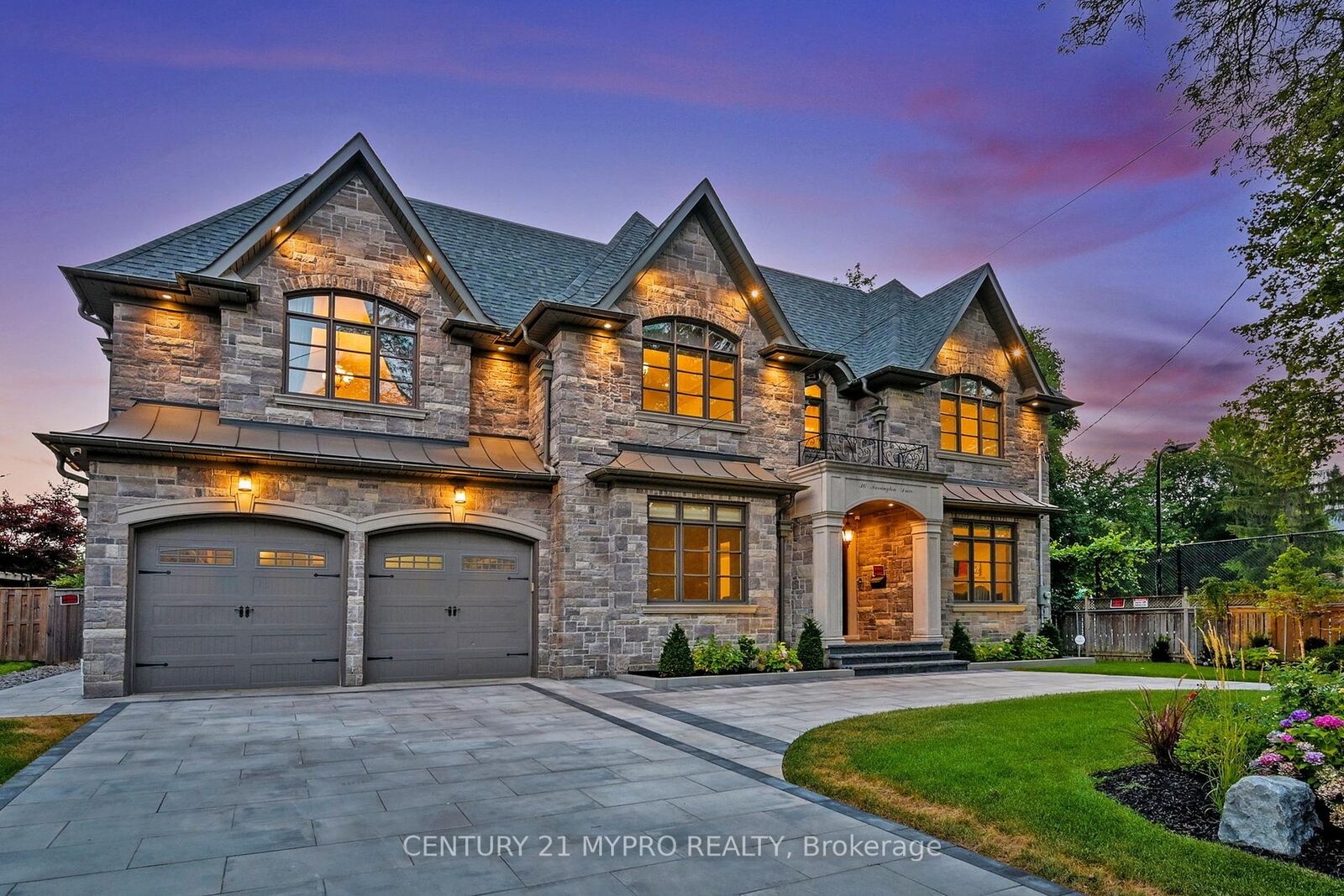 Photo de la propriété:  36 Farrington Drive  ON M2L 2B6 