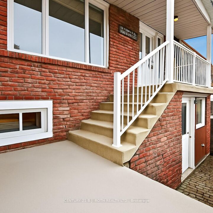 Property Photo: 120 Kozlov Street ON L4N 4P9