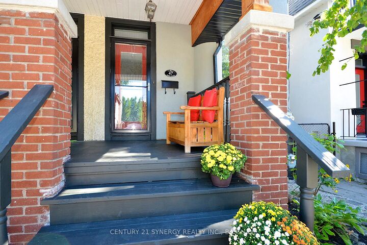 Property Photo: 47 Roslyn Avenue ON K1S 4W2