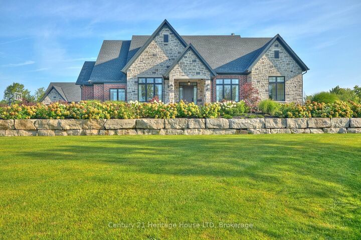 Photo de la propriété: 1716 Rebecca Street ON L2A 5M4