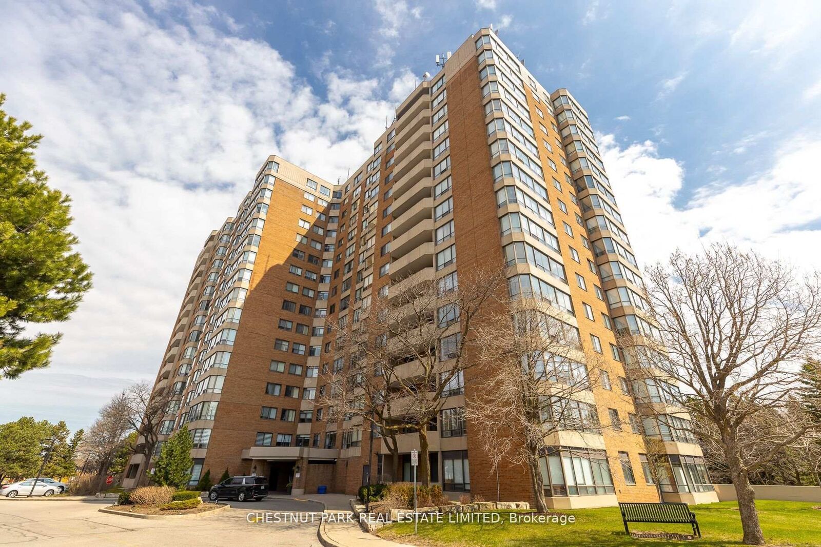 Property Photo: 7601 Bathurst Street 1109 ON L4J 4H5