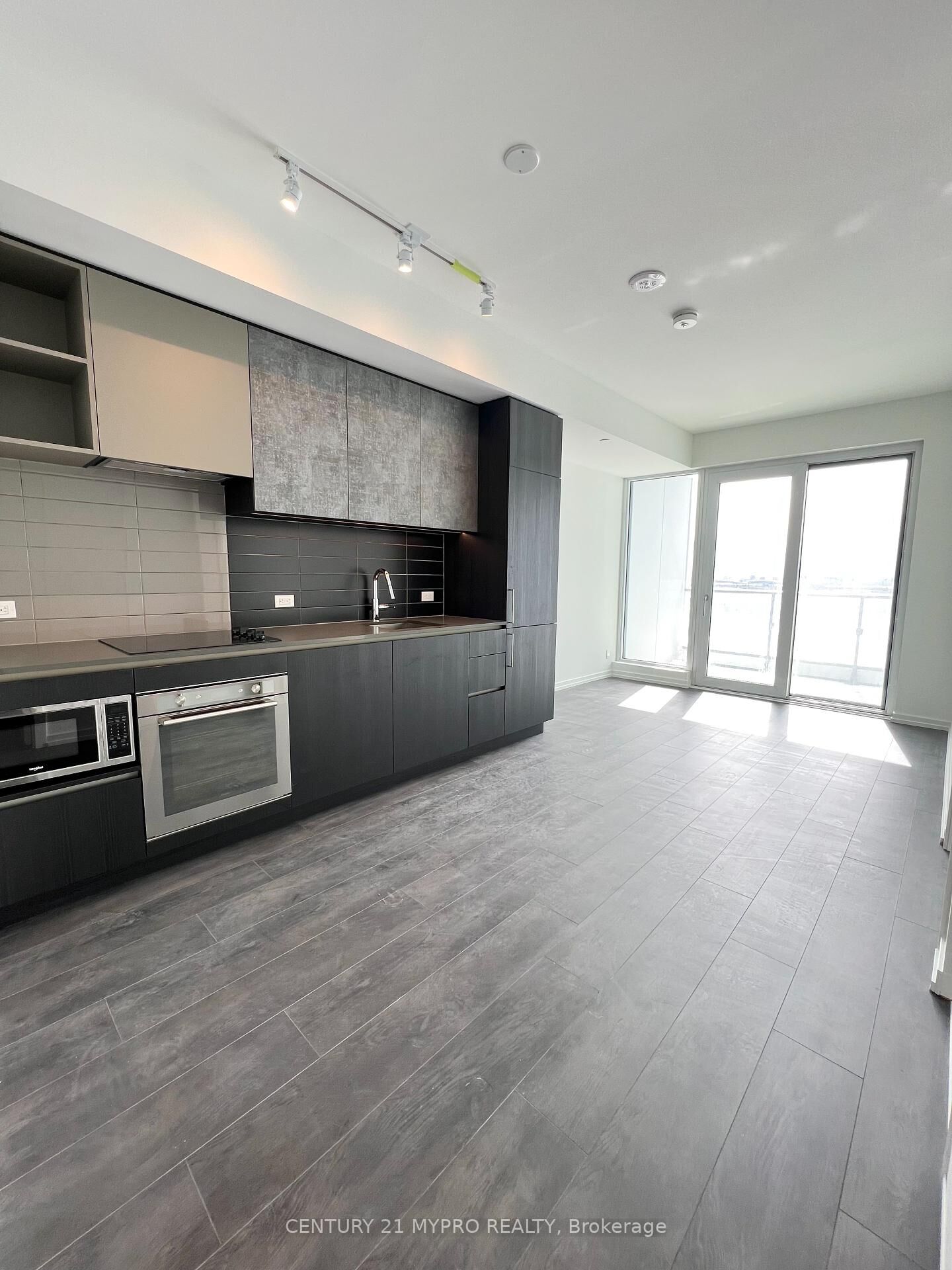 Property Photo:  1000 Portage Parkway 908  ON L4K 0L1 