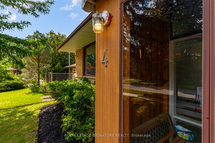 Photo de la propriété: 4 Stillbrook Court ON M1E 3W7