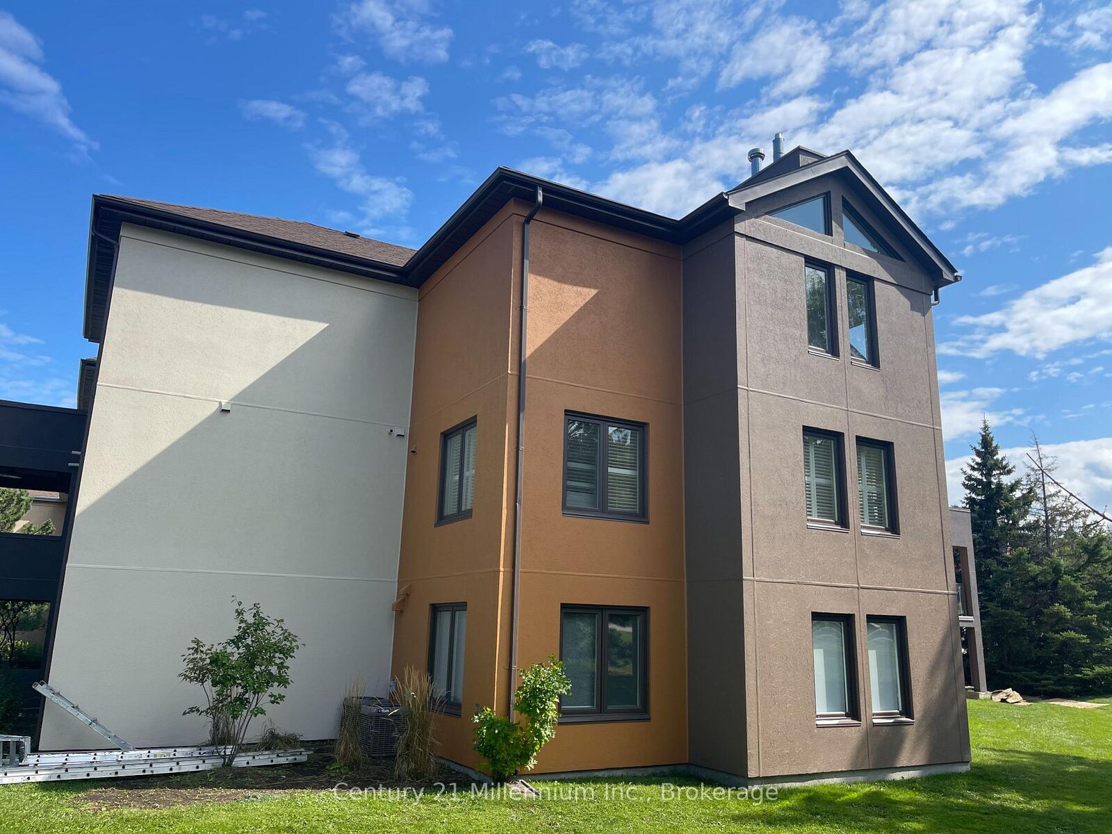 Property Photo:  169 Jozo Weider Boulevard 118  ON L9Y 0V2 