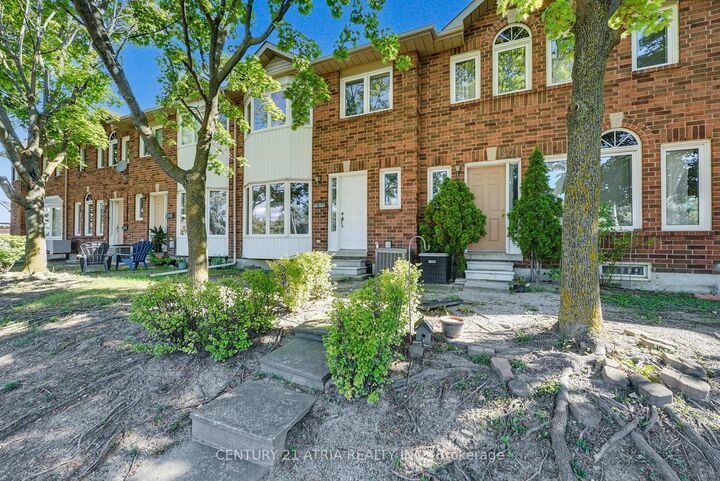 Property Photo:  1485 Torrington Drive 33  ON L5V 1Y3 