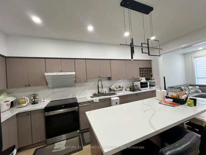Property Photo:  63 Scoville Square 2nd Fl  ON M1V 5L9 