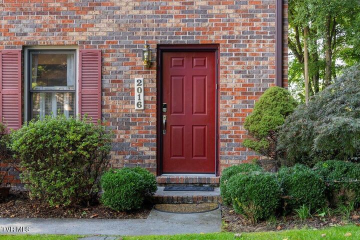 Property Photo: 2016 Williamsburg Square 2016 TN 37604