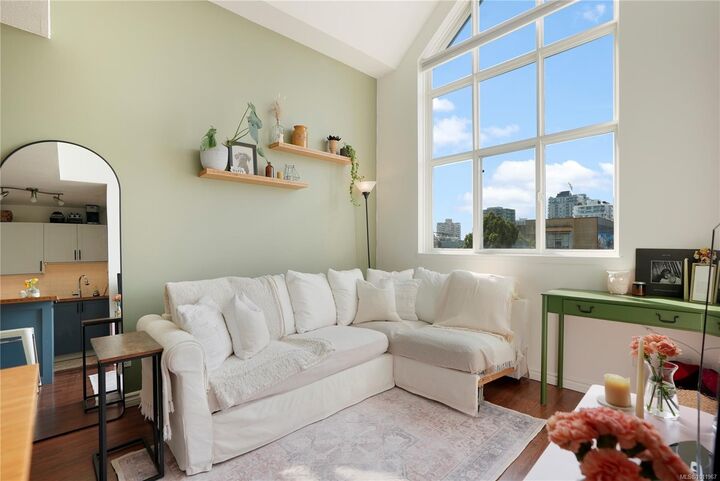 Property Photo:  827 North Park St 407  BC V8W 1S9 