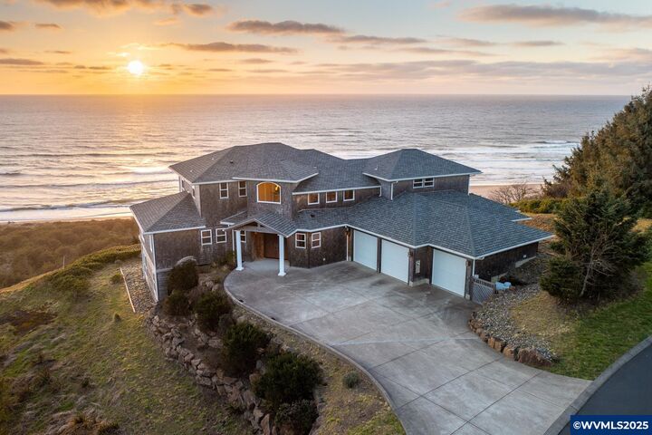 Property Photo:  5355 Haystack Dr  OR 97149 