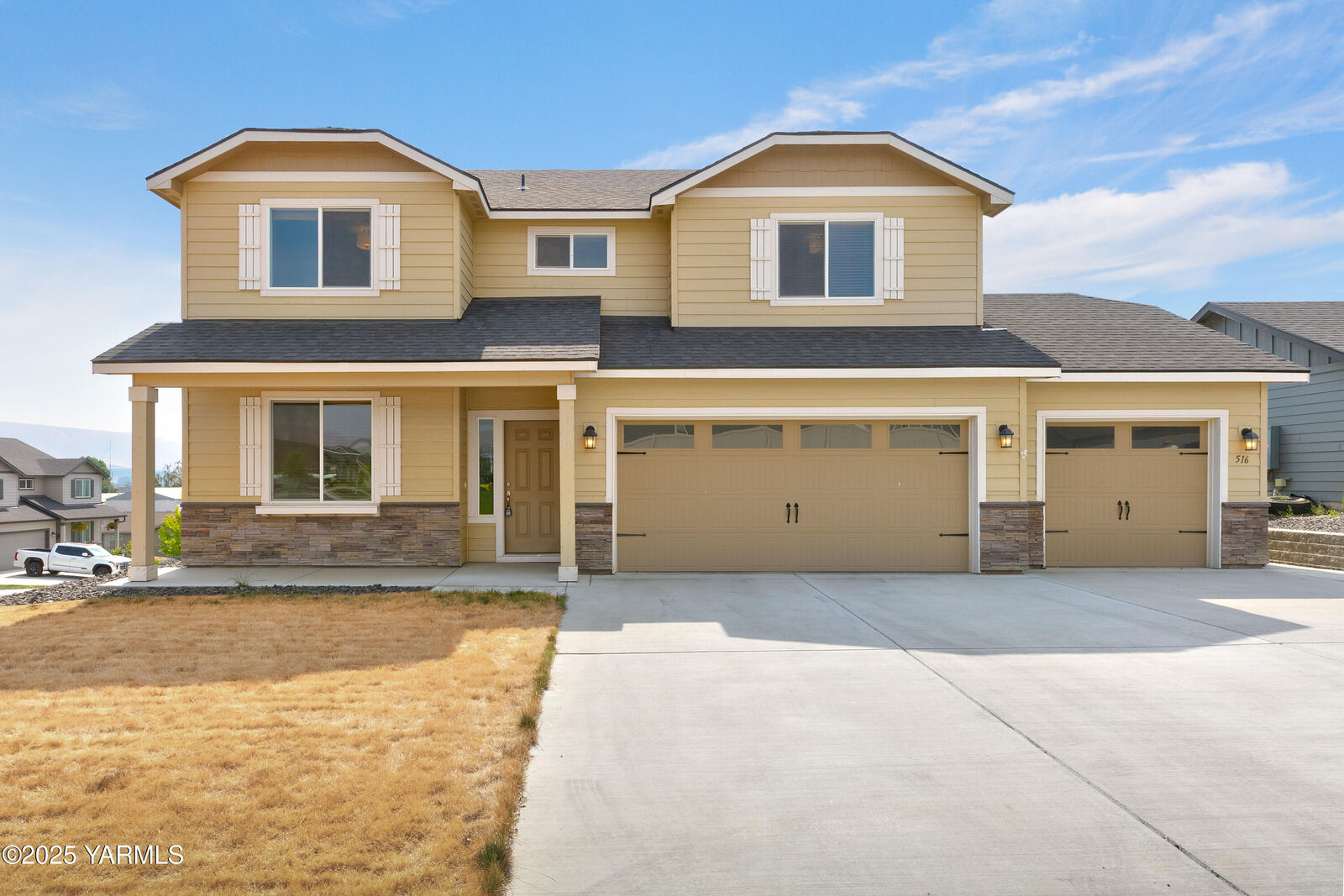 Property Photo:  516 Luna Ave  WA 98936 