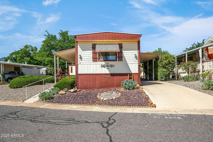 Property Photo: 210 Lampliter Village AZ 86324