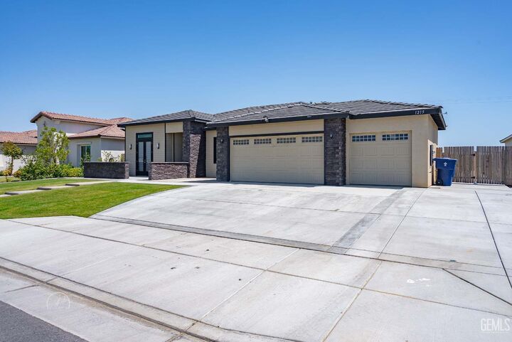 Property Photo:  1215 Brookline Lane  CA 93314 