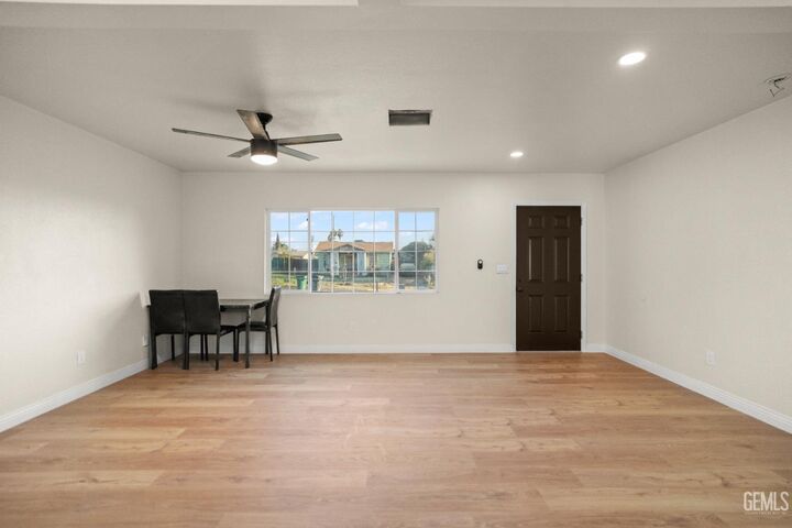Property Photo:  1218 Water Street  CA 93305 