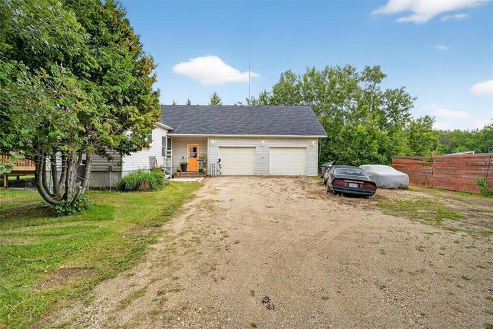Property Photo: 245 Deerwood Bay MB R5G 1P2