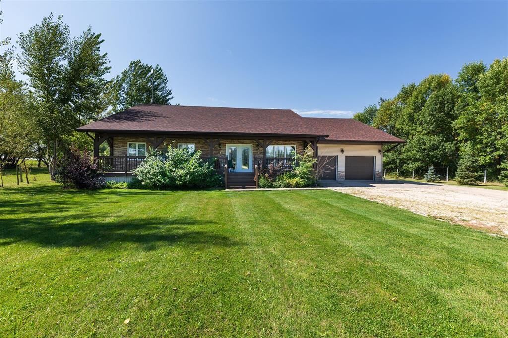 Property Photo: 21062 Road 33 Road MB R0A 1X0