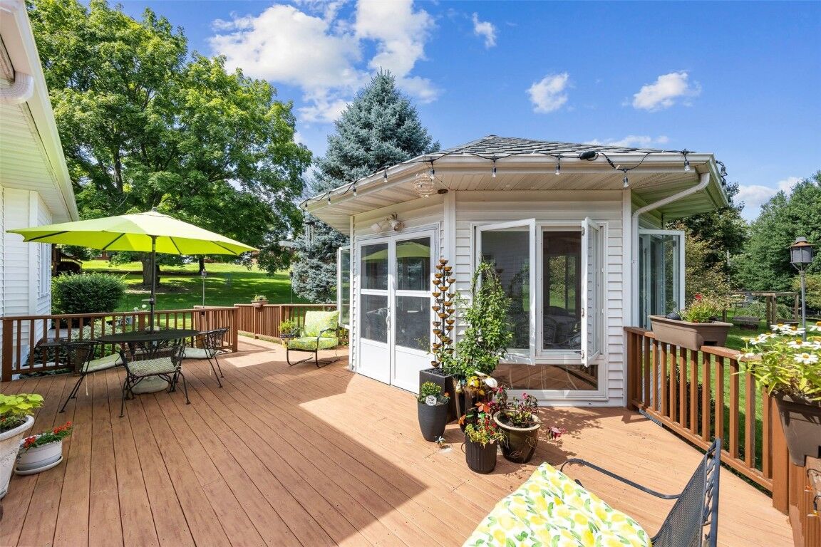 Property Photo:  2332 E Washington St  IA 52245 