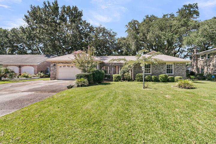 Property Photo:  11 Trachelle Lane  SC 29407 