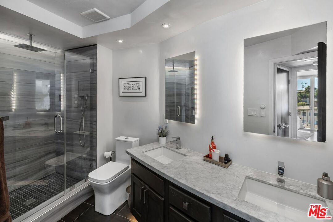 Property Photo: 2260 N Cahuenga Blvd CA 90068
