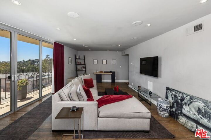 2260 N Cahuenga Blvd  Los Angeles CA 90068 photo