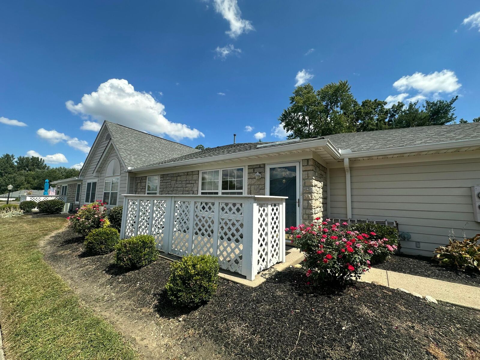 Property Photo:  185 Groveport Pike  OH 43110 