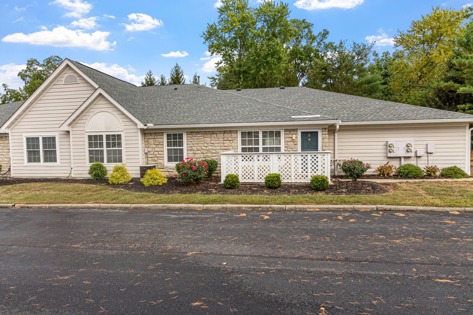 Property Photo: 185 Groveport Pike OH 43110