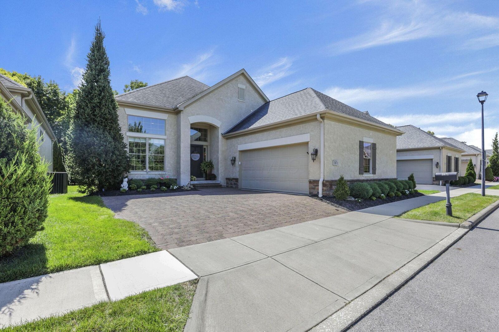 Property Photo: 3871 Shadowstone Way OH 43221