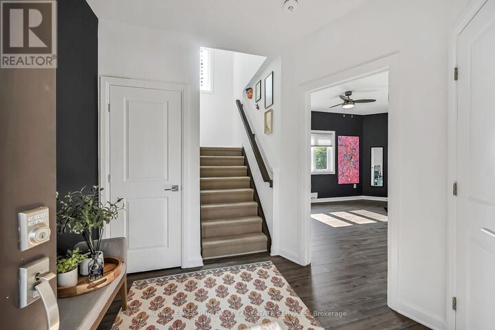 Photo de la propriété: 23 Echovalley Drive 12 ON L8J 0K4