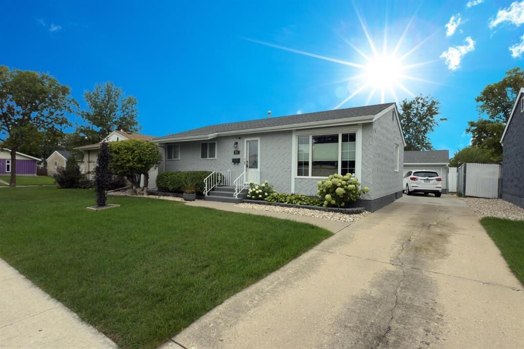 Property Photo:  83 Manorview Close  MB R2P 0B4 