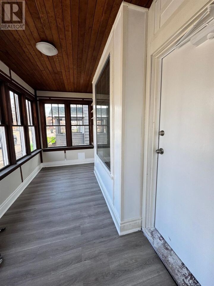 Photo de la propriété: 176 March St ON P6A 2Z7