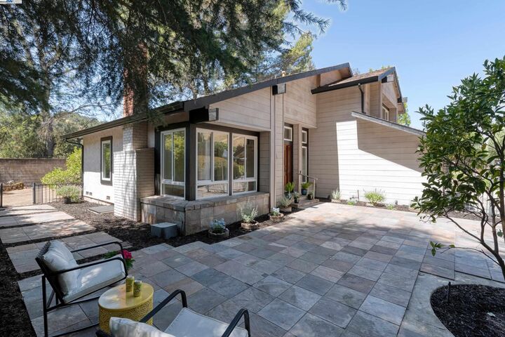 Property Photo: 5644 Alhambra Hills Ct CA 94553