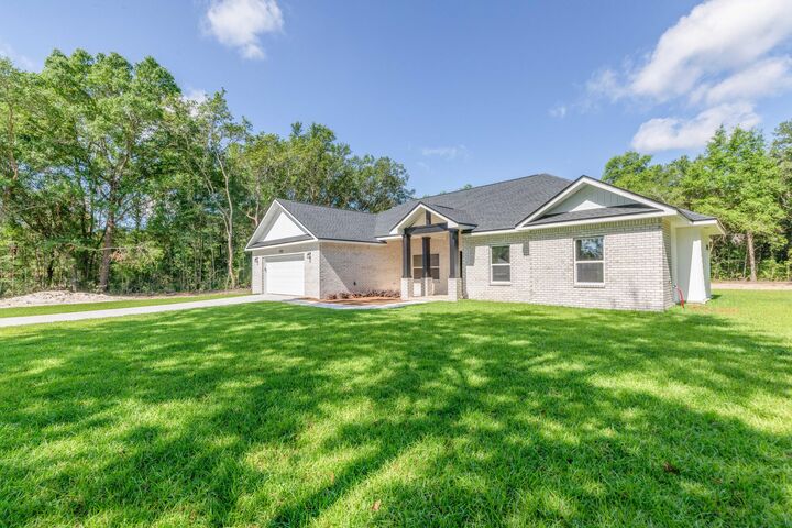 Property Photo: 5840 Phillip Road FL 32539