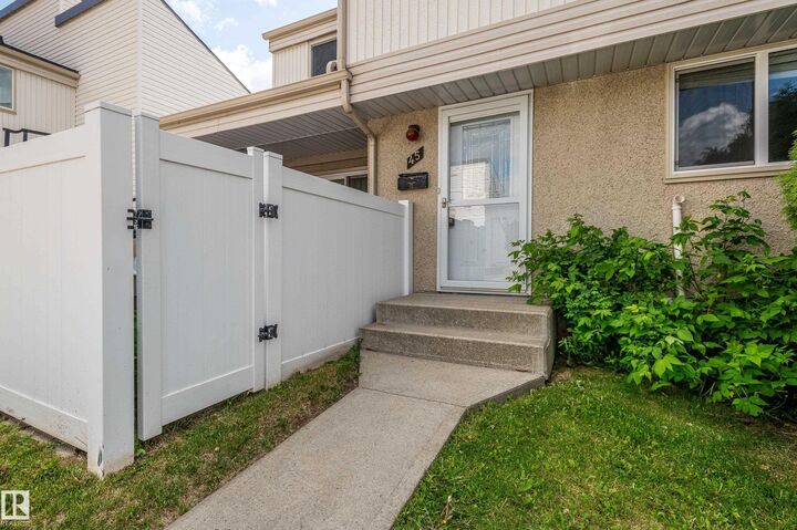 Property Photo: 45 Woodvale Village NW AB T6L 1W4