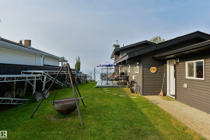 Property Photo: 820 8 Street AB T0E 1A0