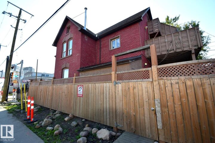 10734 92 Street NW  Edmonton AB T5H 1V4 photo