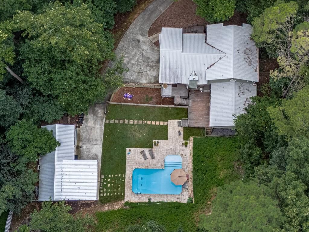 Property Photo: 819 Victoria Place GA 30189
