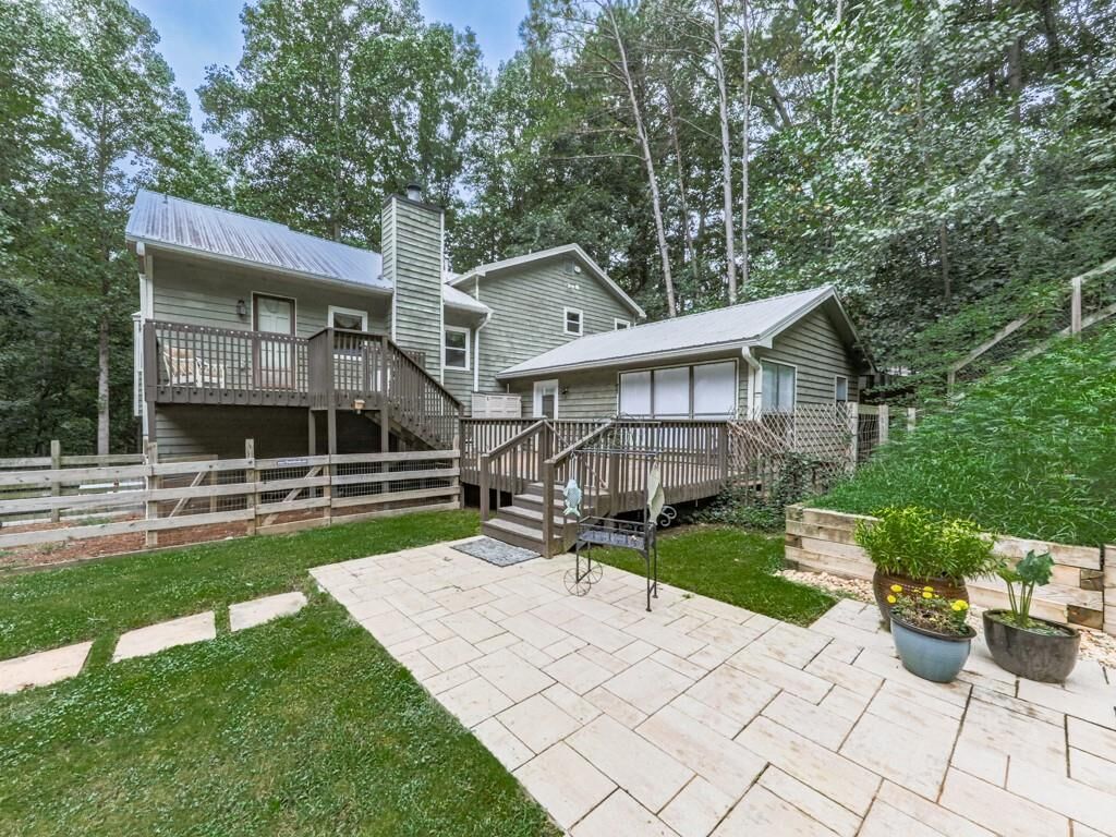 Property Photo:  819 Victoria Place  GA 30189 