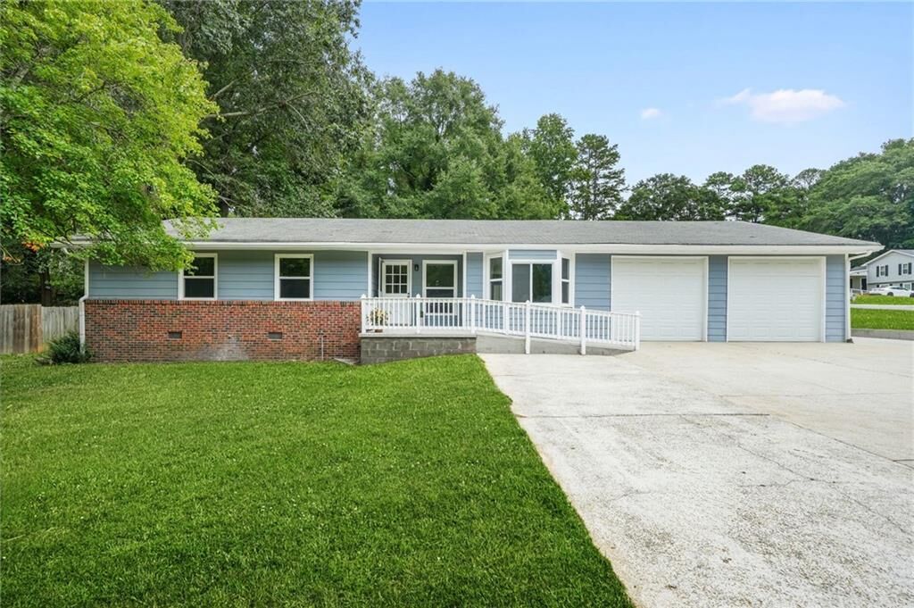 Property Photo:  1478 Ridgewood Place  GA 30043 