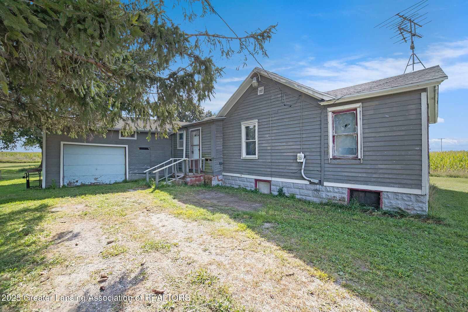 Property Photo:  611 S Wisner Road  MI 48847 