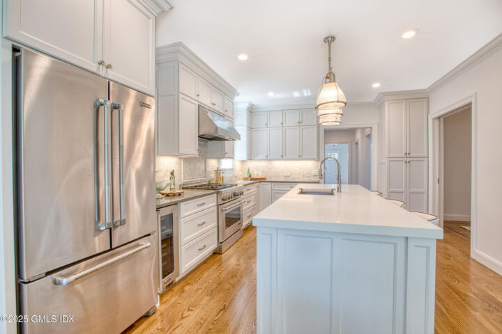 Property Photo: 11 Orchard Place B CT 06830
