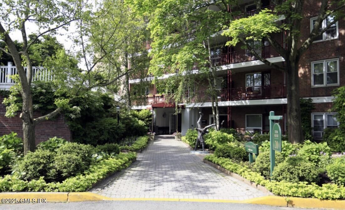 Property Photo:  10 Brookside Drive 4G  CT 06830 