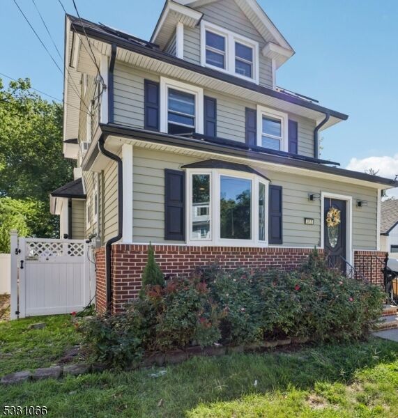 Property Photo:  315 Hemlock St  NJ 07204 