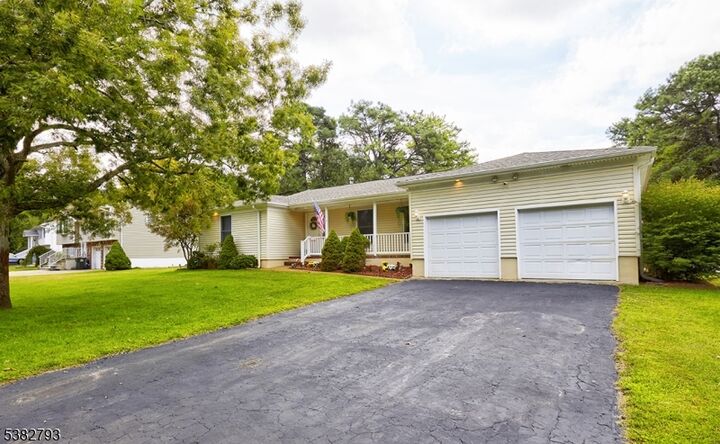 402 Frank Applegate Rd  Jackson Twp. NJ 08527 photo