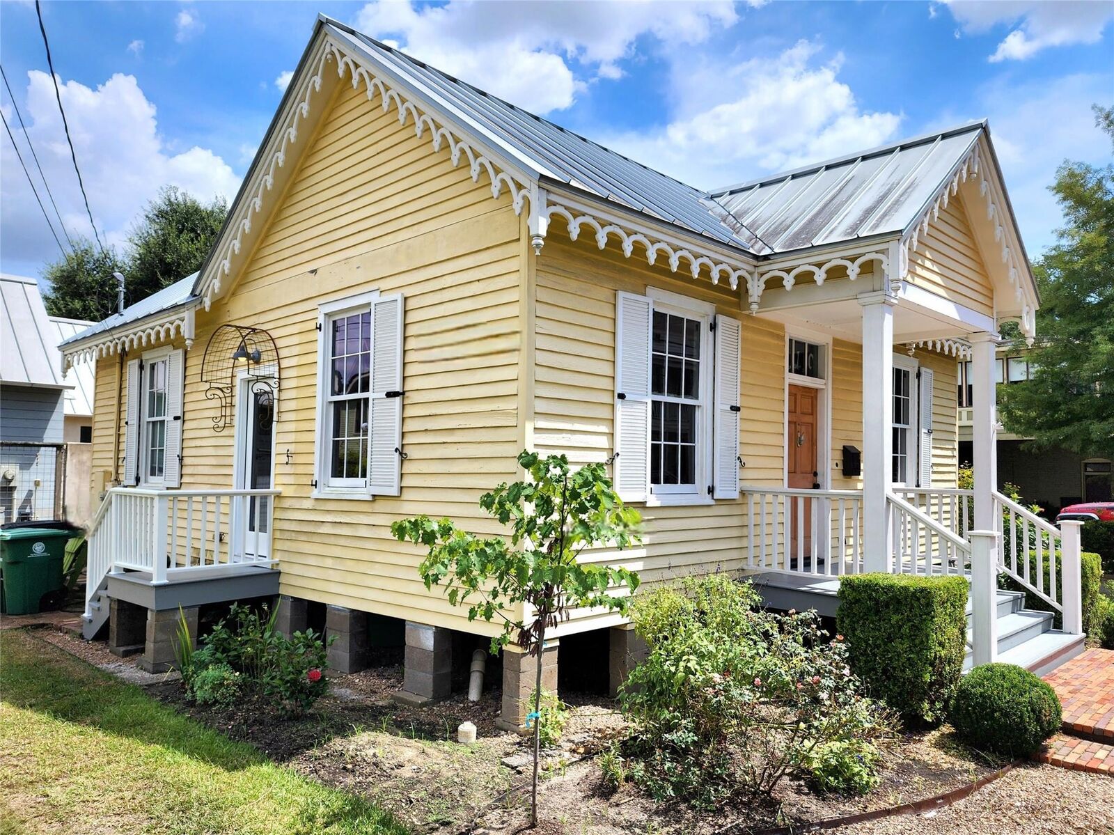 Property Photo:  716 Sabine Street  TX 77007 